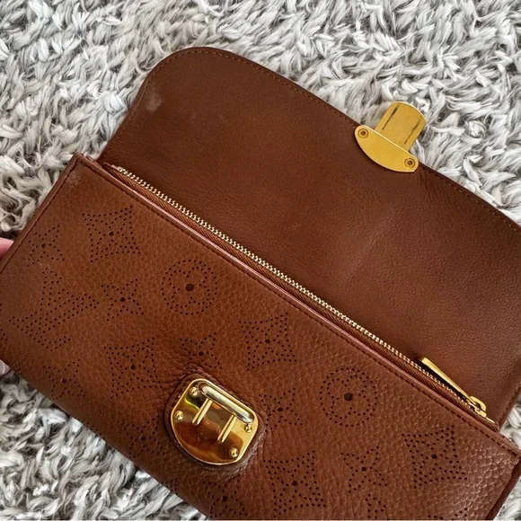 LOUIS VUITTON Cognac Monogram Mahina Leather Amelia Wallet - Picture 3 of 13